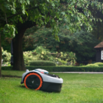 Segway Mähroboter Navimow ohne Begrenzungskabel i105E für Mähfläche 500 m² Grau
